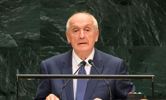 Президент Венгрии Андраш Бака выступает на общеполитических дебатах 81-й сессии Генассамблеи.